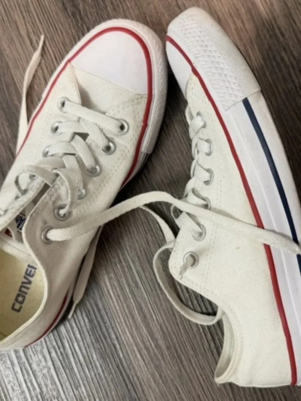Converse Chuck Taylor All Star low Top White – Men’s Size 6 M women’s 8